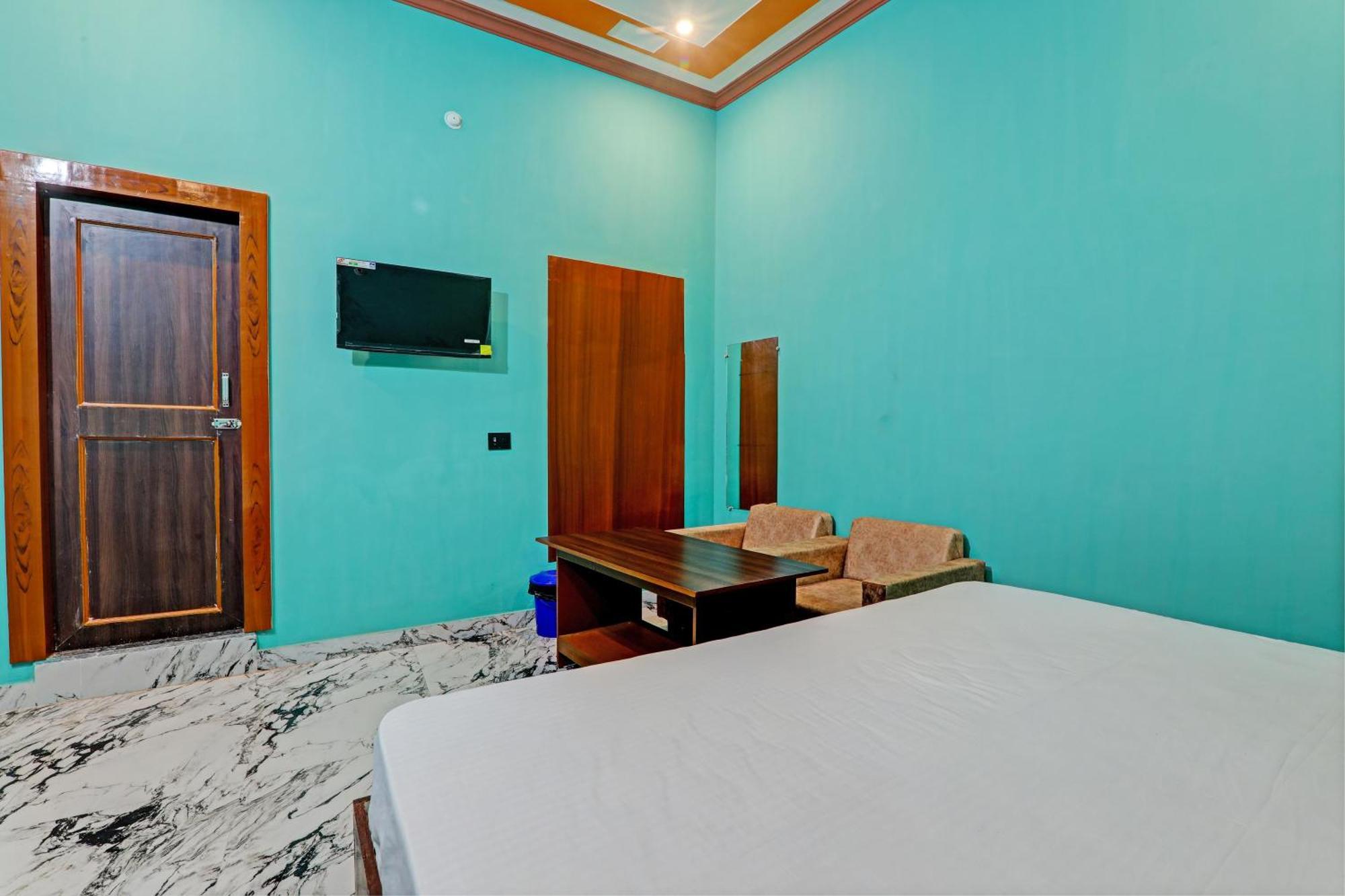Oyo Green Valley Guest House Sultānpur Esterno foto