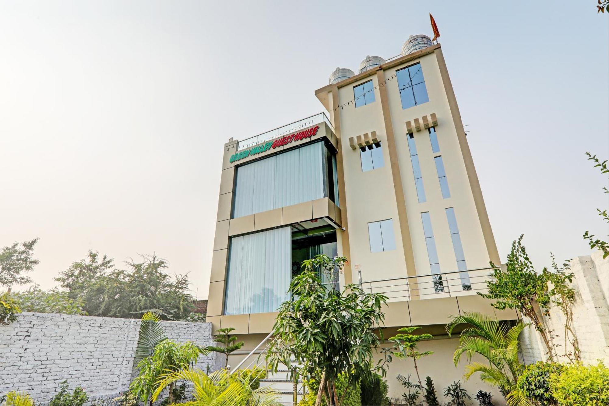Oyo Green Valley Guest House Sultānpur Esterno foto