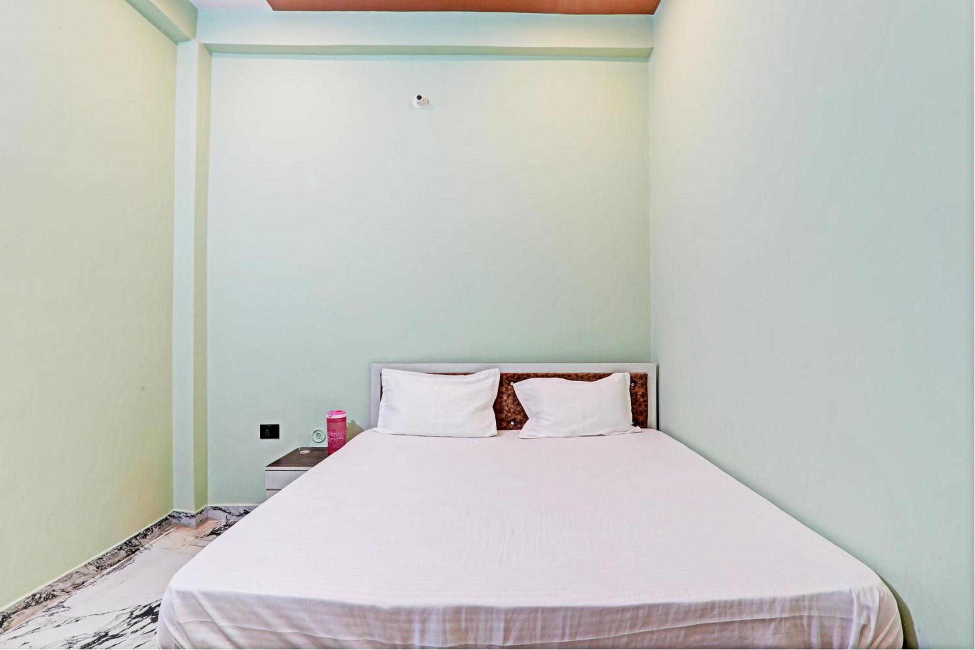 Oyo Green Valley Guest House Sultānpur Esterno foto