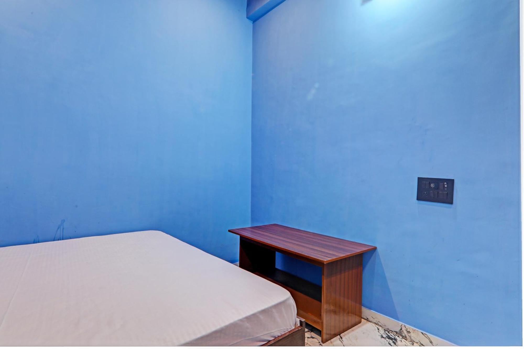 Oyo Green Valley Guest House Sultānpur Esterno foto