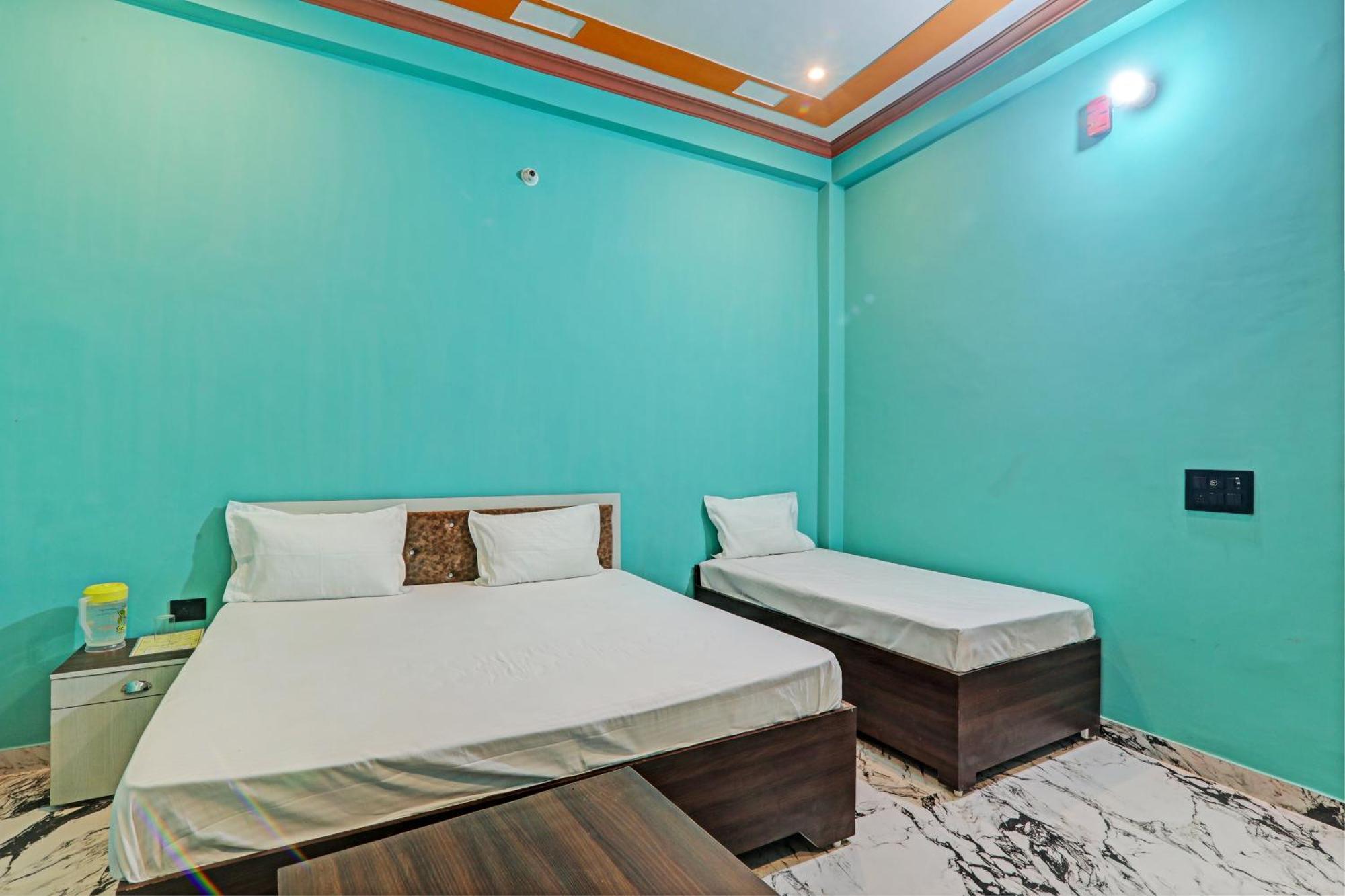 Oyo Green Valley Guest House Sultānpur Esterno foto
