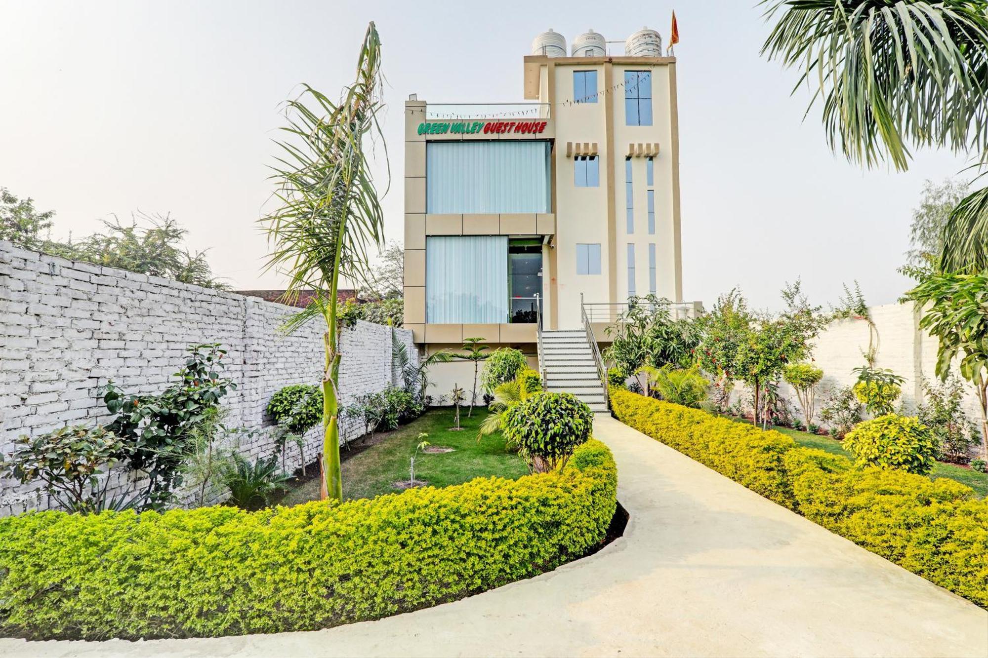 Oyo Green Valley Guest House Sultānpur Esterno foto